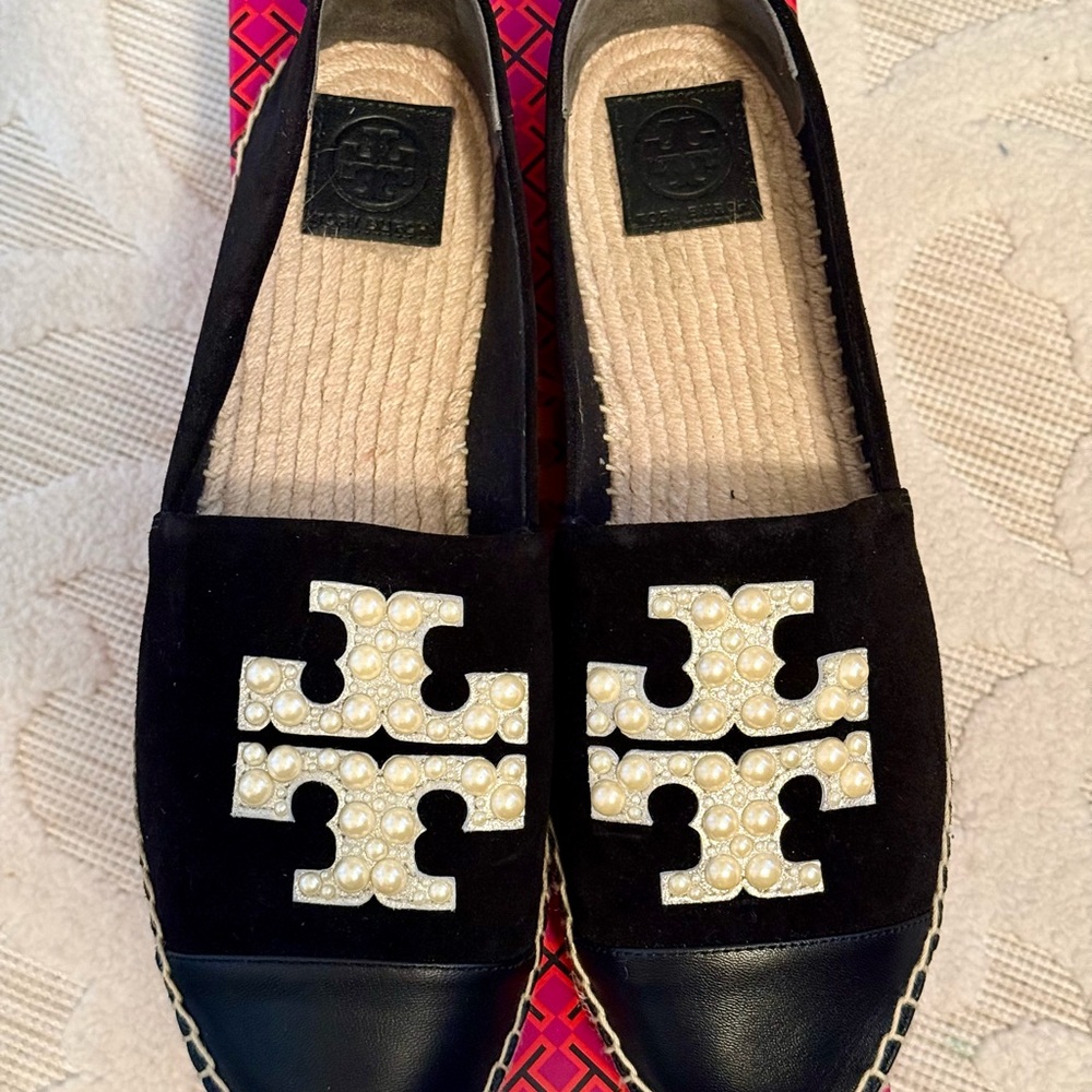 Tory Burch perfect Black Espadrille flats with Pearl logo suede